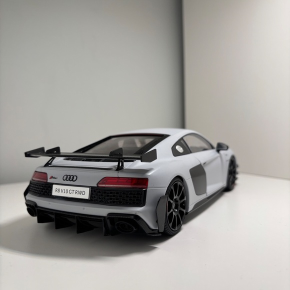 Audi r8 gt 1/18 - Picture 3 of 8